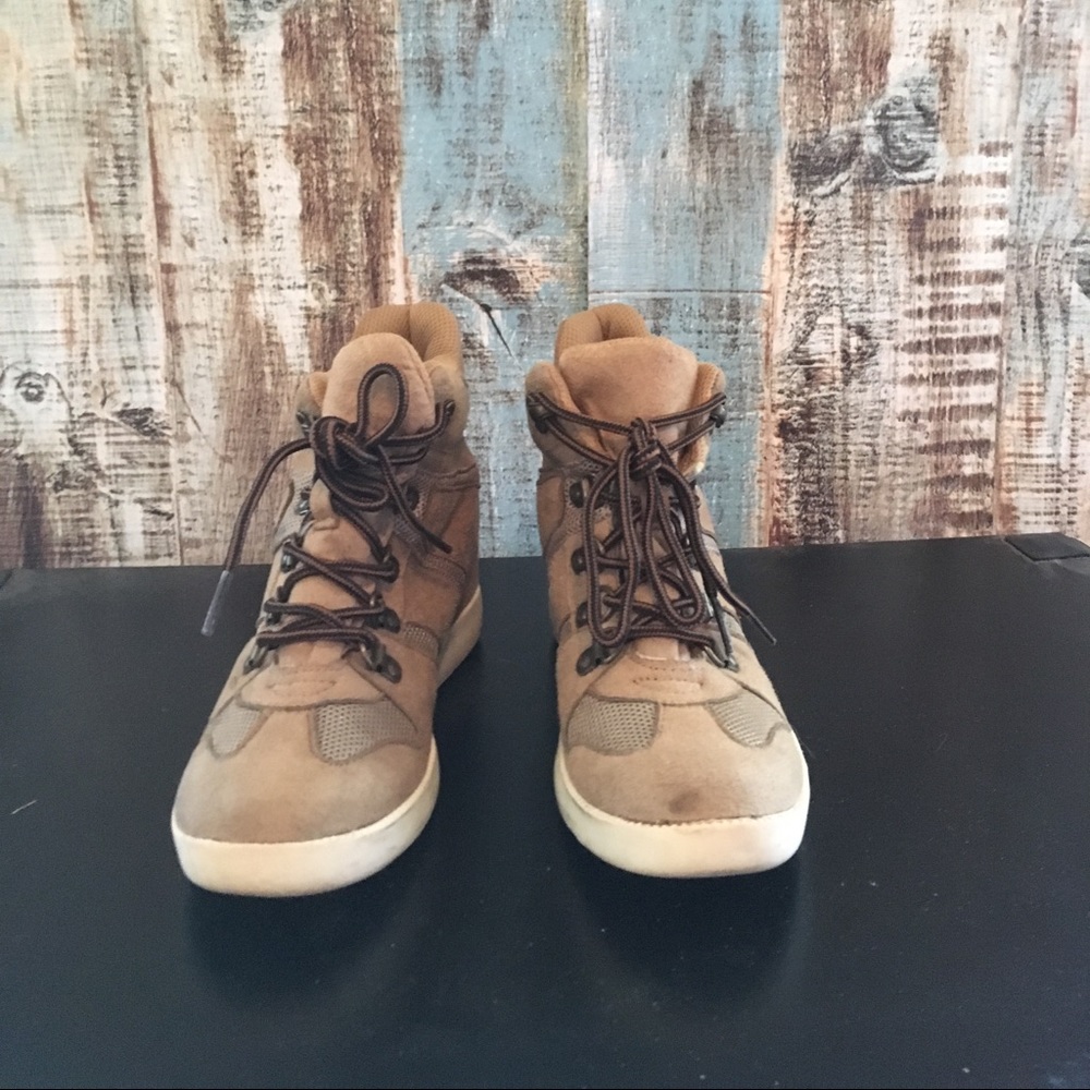 Heeled sneakers